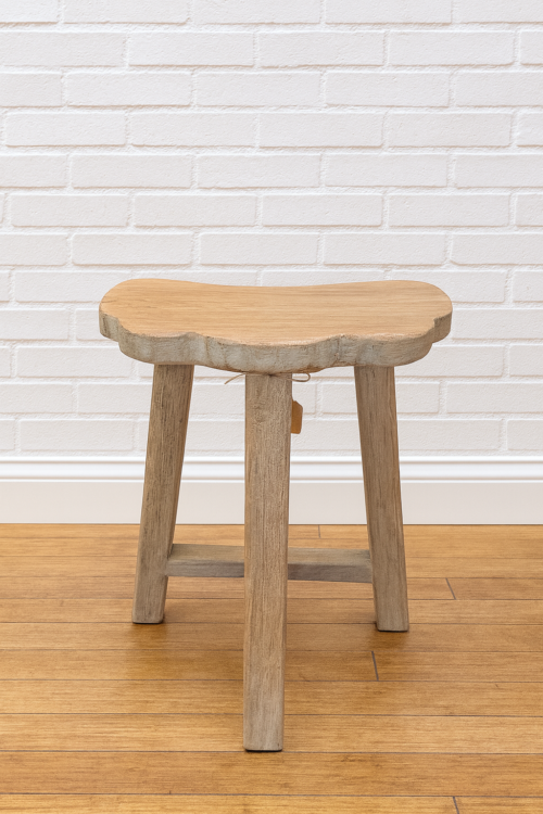 Vintage Scalloped Elmwood Stool – Cloud-Edge Design